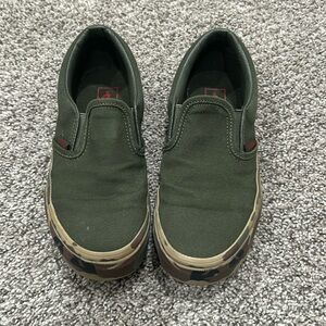 Boys Vans slip on shoes